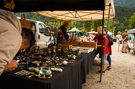 Flohmarkt auf Burg Sommeregg